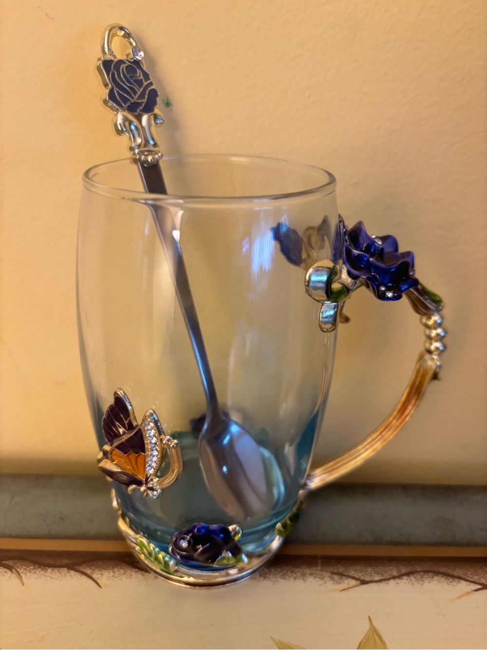 Arc of France Blue Glass Floral/Butterfly Mug with Decorative Spoon- like new